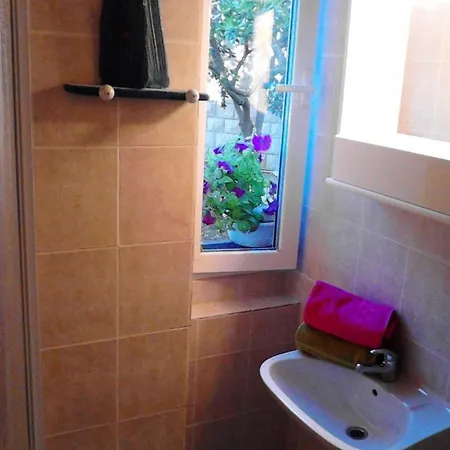 Holiday House In With Air Conditioning, Wifi
