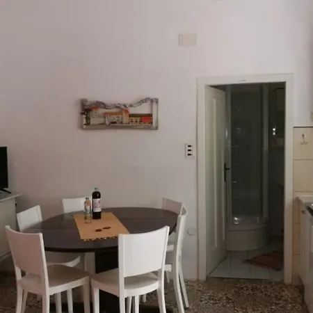 Holiday House In With Air Conditioning, Wifi 別荘 *